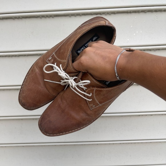 RED TAPE LIGHT BROWN DRESS SHOE. CONDITION IS USED. SZ 11. - Picture 2 of 3
